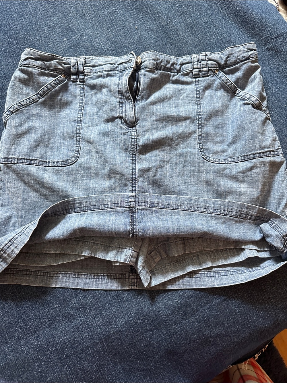 Karen Scott Light Blue Denim Jean Shorts with Front Patch Pockets